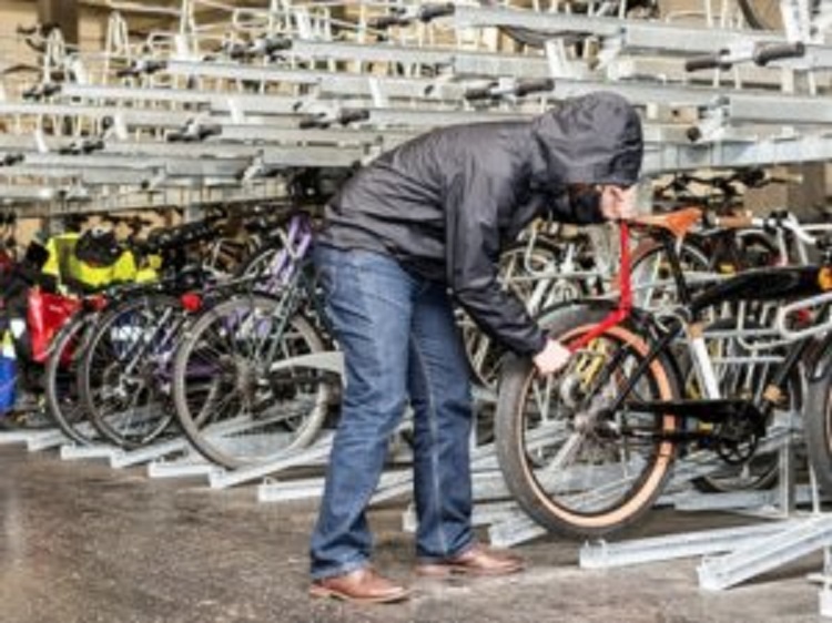 25 yaşlı azərbaycanlı Almaniyada onlarla velosiped oğurladı