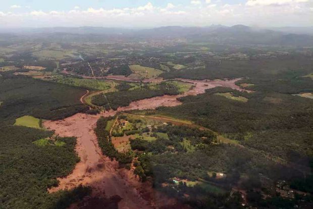 Braziliyada su anbarı çökdü: Ölənlər var, 200 nəfər itkin düşüb – Foto