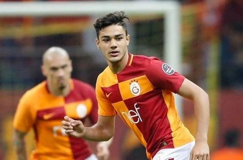 18 yaşlı türk futbolçu Almaniyada tarixə düşdü