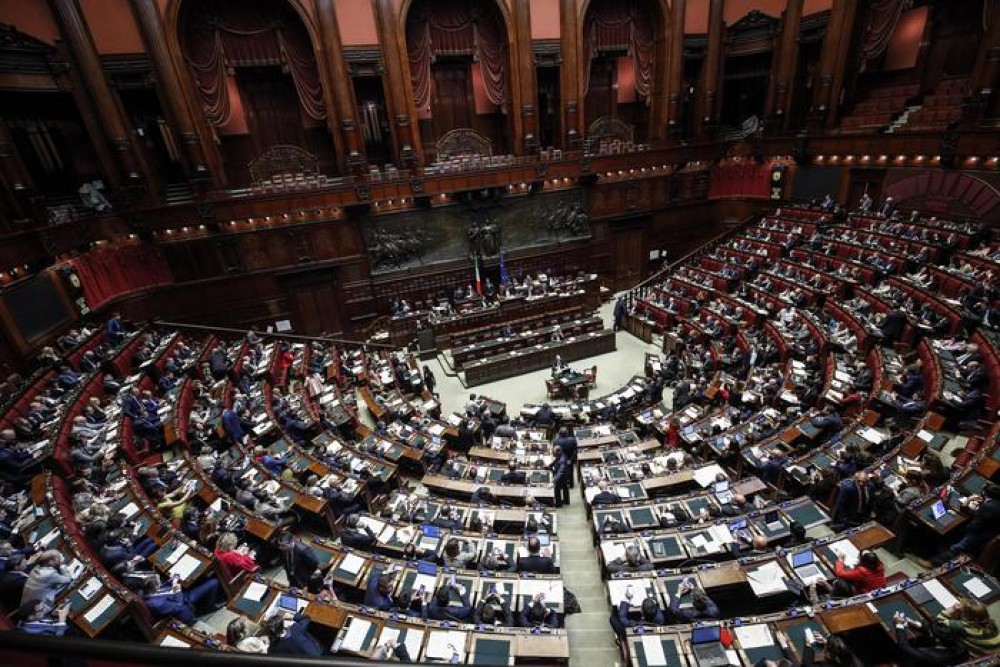 İtaliyada deputatların sayının azaldılmasına dair qanun layihəsi təsdiq olunub