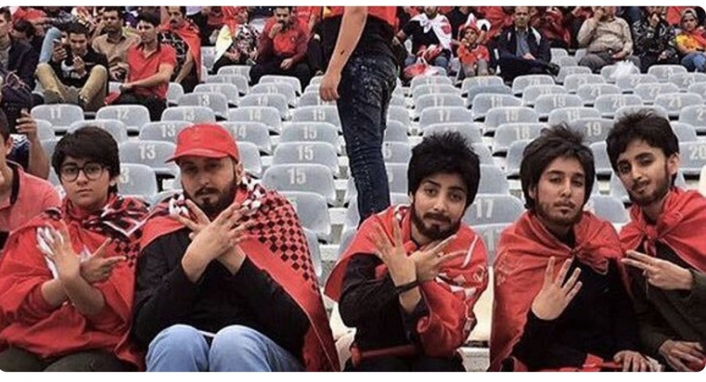 İranda süni saqqal yapışdırıb stadiona keçən 6 qız cəza alacaq