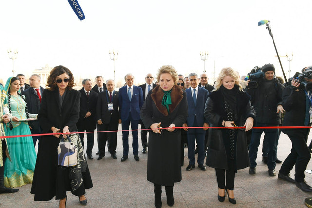 Mehriban Əliyeva Moskvanın Xalq Təsərrüfatı Nailiyyətləri Sərgisində “Azərbaycan” pavilyonunun açılışında iştirak edib