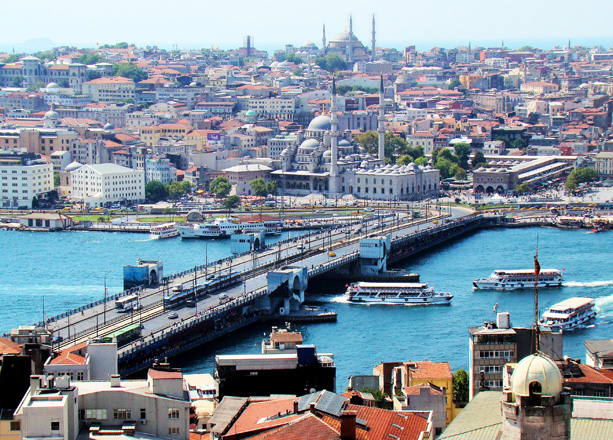 İstanbul mübarizəsi: Daha bir namizəd geri çəkildi