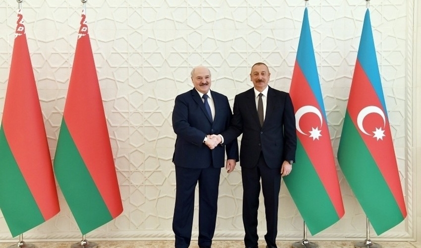 Lukaşenko İlham Əliyevi TƏBRİK ETDİ