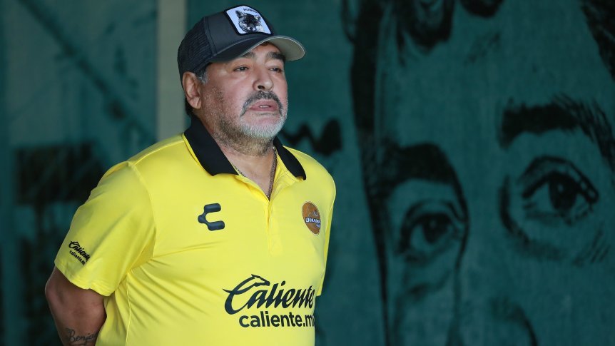 Maradona baş məşqçisi olduğu klubun avtobusunu idarə edib - Foto