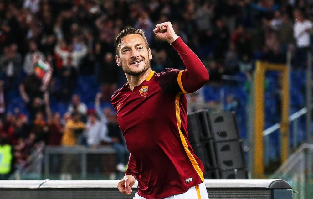 “Roma”nın keçmiş kapitanı Totti İtaliya futbolunun Şöhrət zalına daxil edilib