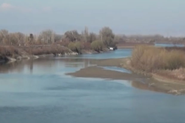 Kür və Araz çaylarında suyun səviyyəsi kəskin azalıb - VİDEO