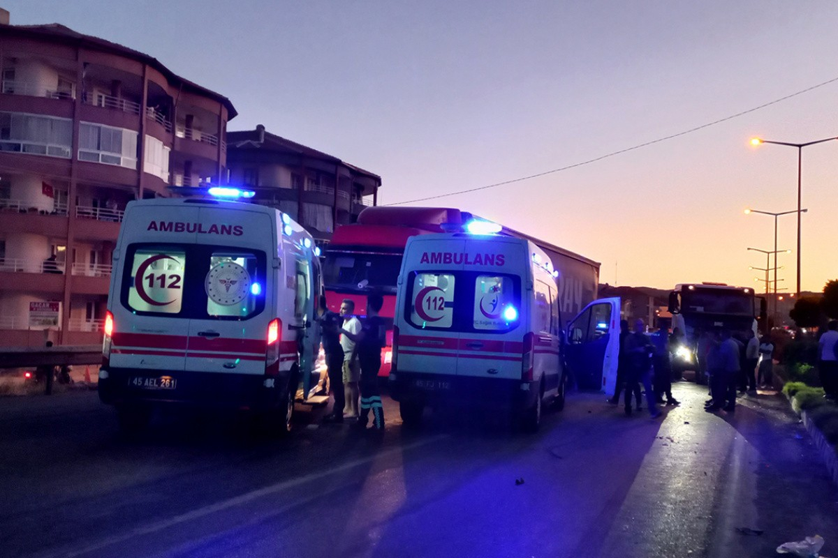Türkiyədə TIR AVTOMOBİLLƏ TOQQUŞDU - Yaralıların arasında azərbaycanlı da var - VİDEO