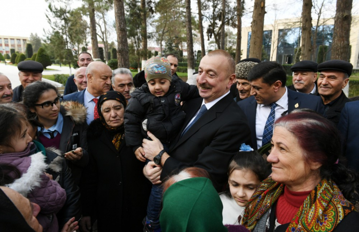 Prezident Beyləqanda sakinlərlə görüşdü – Foto