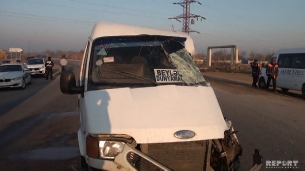 Sabirabadda sərnişin mikroavtobusu qəzaya düşdü – Ölən və yaralananlar var (Foto)