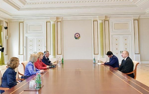 İlham Əliyev Britaniyanın ticarət elçisi ilə görüşdü
