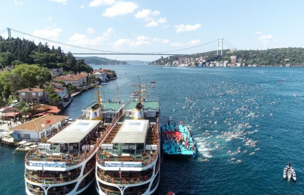 İstanbulda 31-ci Samsunq boğaziçi qitələrarası üzgüçülük yarışı keçirilib