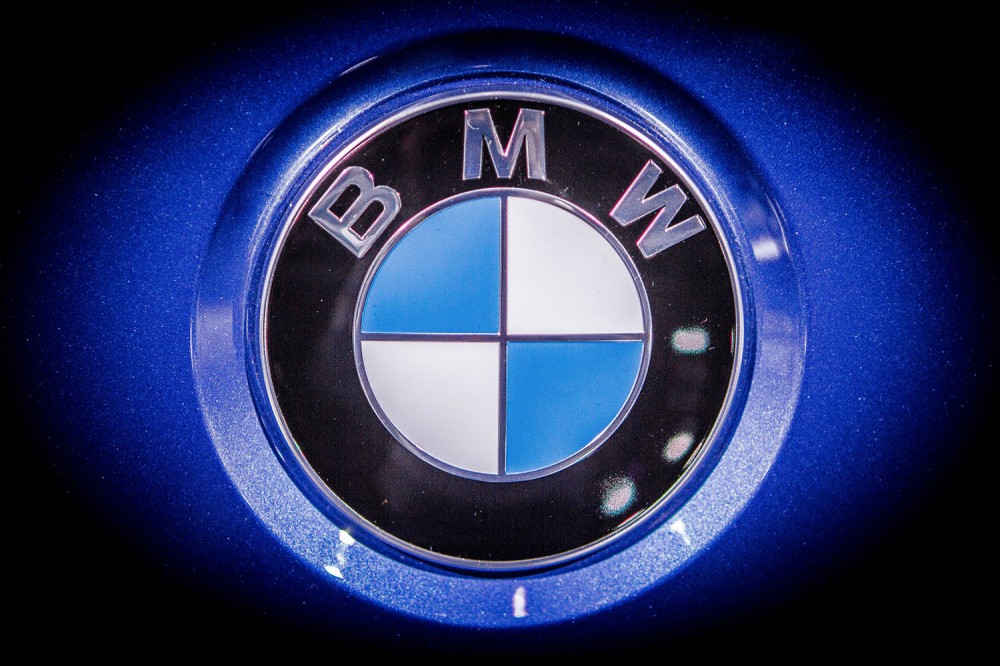 BMW 121 min avtomobili geri çağırır