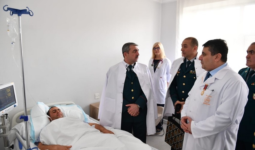 Elçin Quliyev yaralı hərbçimizi ziyarət etdi - FOTOLAR