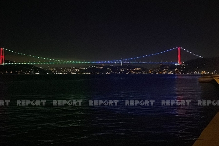 İstanbulun məşhur körpüsü Azərbaycan bayrağının rəngləri ilə işıqlandırıldı - FOTO