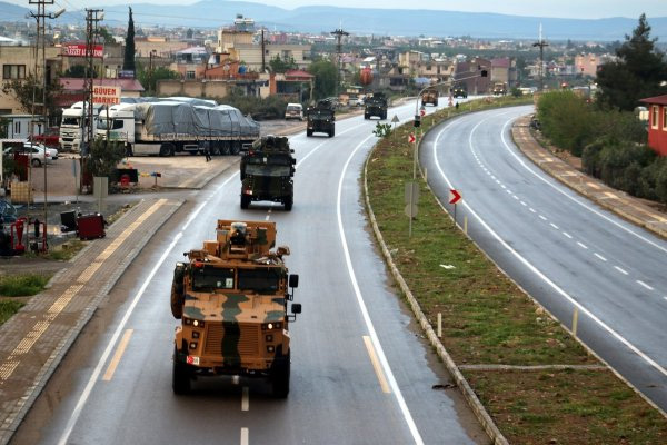 Türkiyə İdlibə tanklardan ibarət konvoy göndərdi 