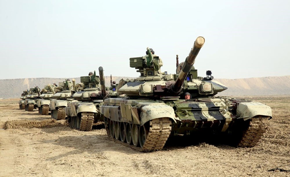 Təlimə cəlb edilmiş tank bölmələri tapşırıqları yerinə yetirirlər - VİDEO