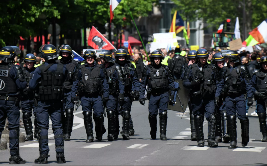 Fransada polis zorakılığı və irqçilik Paris sakinlərini küçələrə çıxardı
