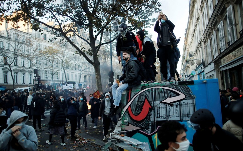 Fransada etiraz aksiyalarında 62 polis xəsarət alıb