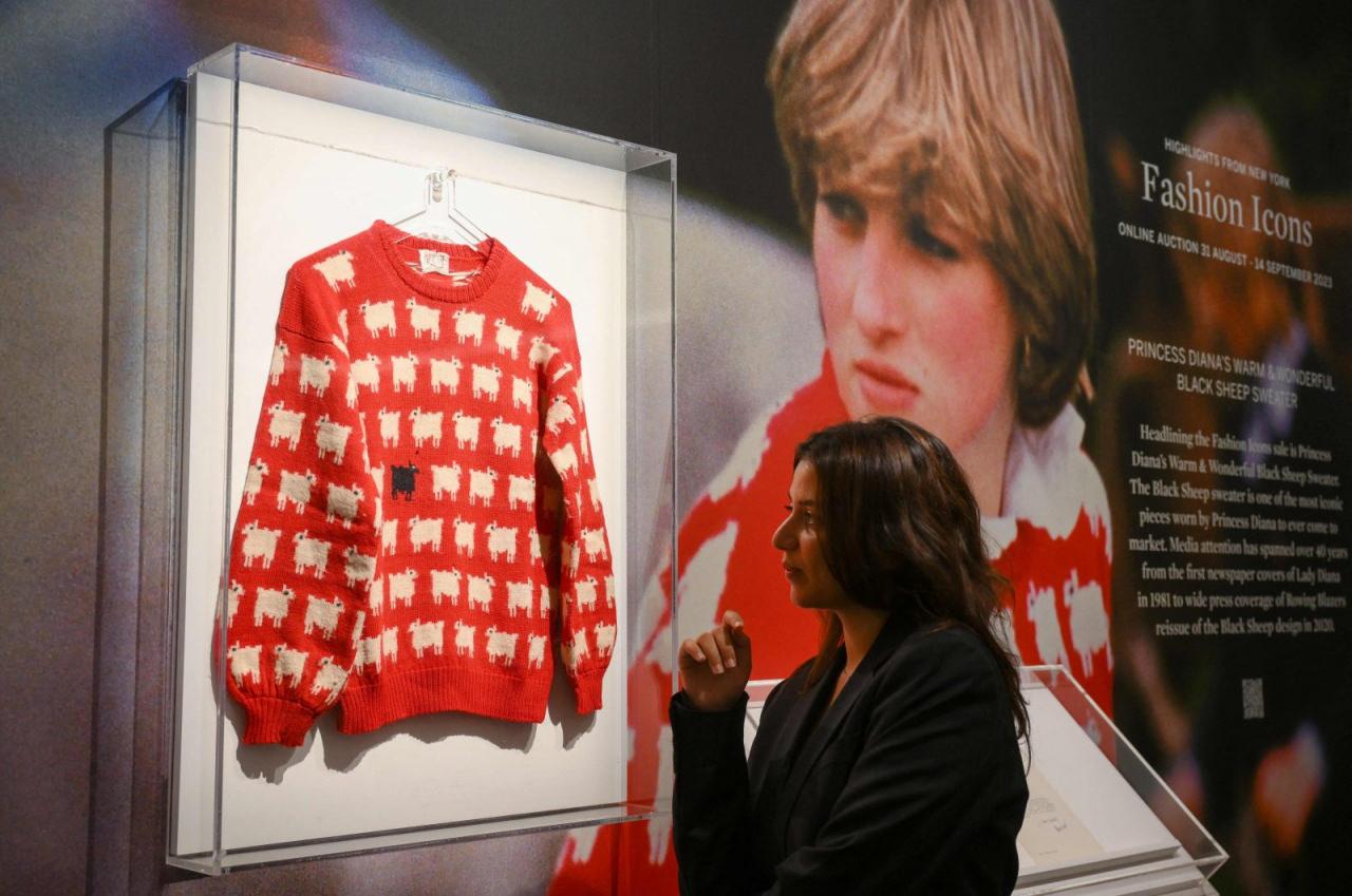 Şahzadə Diananın bu paltarı fantastik qiymətə satıldı - FOTO