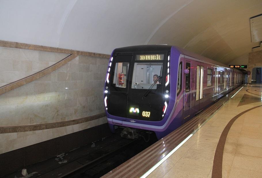 Bakı metrosunda sərnişin TƏHLÜKƏSİZLİYİ: Maneələr quraşdırılacaq? – VİDEO