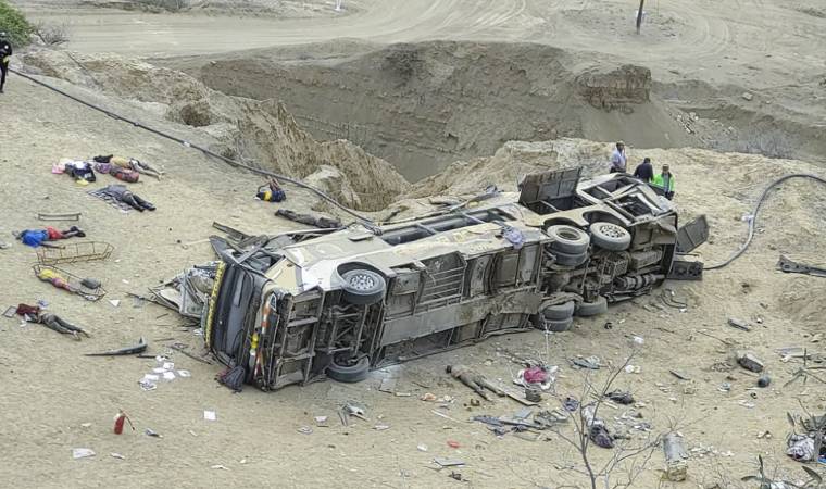 Peruda avtobus uçurumdan aşıb: Ölən və yaralananlar var