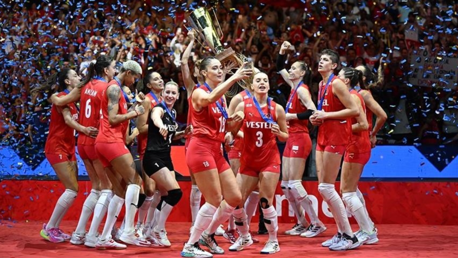 Türkiyə tarixində ilk dəfə: Qadınlardan ibarət komanda Avropa çempionu oldu - FOTO