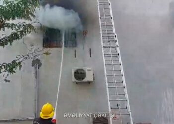 FHN Sabirabadda ticarət mərkəzində baş verən yanğını söndürdü – Video