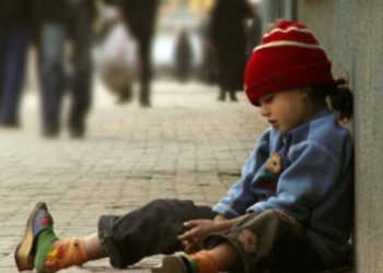 Bakıda ata-anası olmayan uşaq dilənməyə məcbur edilib