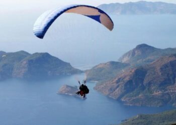 Qubada paraşütçü ölüb