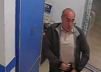 Həkimin pulunu oğurladi kameraya düşdü -Video