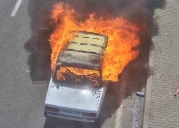 Bakida yol- nəqliyyat hadisəsi baş verib , bir avtomobil yanib