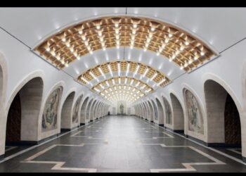 Metroda həyəcan: Qatarların hərəkətində gecikmə