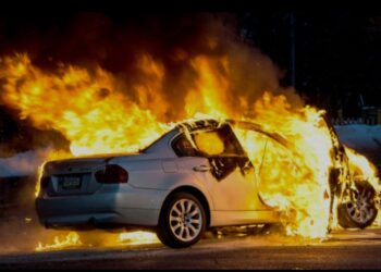 Xətai rayonunda avtomobil yanib