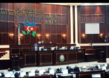 Baş nazir və hökumət üzvləri parlamentdə-büdcə müzakirələri başlayır