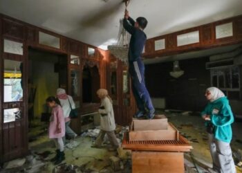 Bəşər Əsədin iqamətgahı qarət olunub