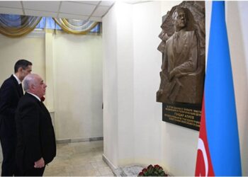 Baş Nazir Heydər Əliyevin xatirəsini yad etdi