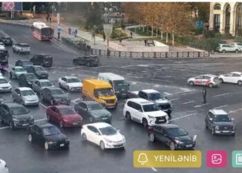 Bakının bir sıra yollarında qarlı və kəskin şaxtalı hava şəraiti üzündən nəqliyyatın sıxlığı davam edir