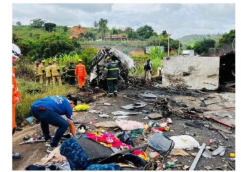 Braziliyada sərnişin avtobusu ilə yük maşınının toqquşması 22 nəfərin həyatına son qoyub