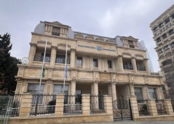 Matəm günü ilə bağlı Azərbaycandakı səfirliklərdə bayraqlar endirilib