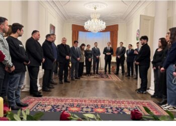 Azərbaycanin Londondaki səfirliyində Təyyarə qəzasinda həlak olanlar yad edilib