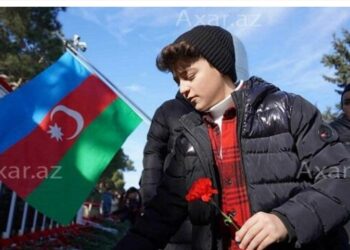 Ekipaj üzvləri dəfn olunur – Canlı