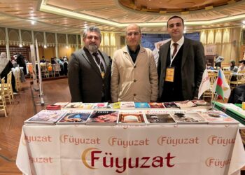 Cihangir İşbilir “Füyuzat” dərgisinin stendini ziyarət edib – FOTOLAR