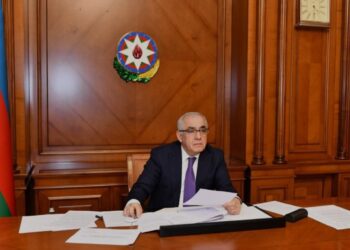 Baş nazir Əli Əsədov qərar imzaladi