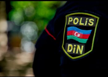 Bakıda polis 10 min manat pul tapib