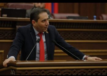 “Hakimiyyət Ermənistanı intihara sürükləmək qərarına gəlib”- Arman Abovyan