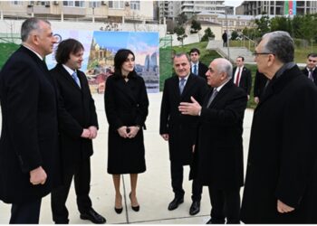 Baş Nazirlər yeni səfirliyin binasının inşa edildiyi ərazidə olublar