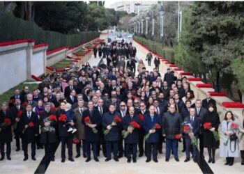 Səfirlik nümayəndələri Şəhidlər xiyabanını ziyarət ediblər