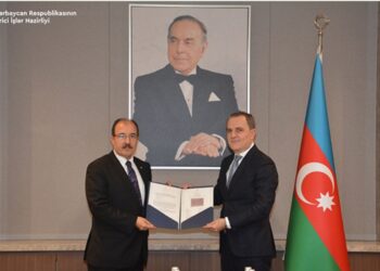 Ceyhun Bayramov Türkiyənin ölkəmizdəki keçmiş səfirini qəbul edib