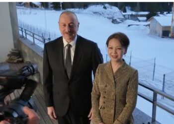 Prezident İlham Əliyev Davosda Çinli jurnalistlə səmimi söhbət edib-Video